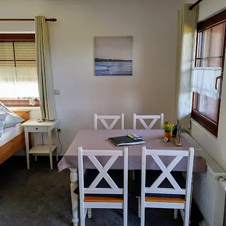 Pumphuts Scheune Nr 1 - 4 Beim Freizeitpark Plohn * Lengenfeld (Saxony)